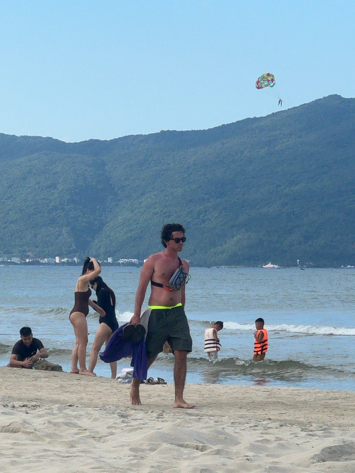 A busy morning on My Khe Beach, Đà Nẵng