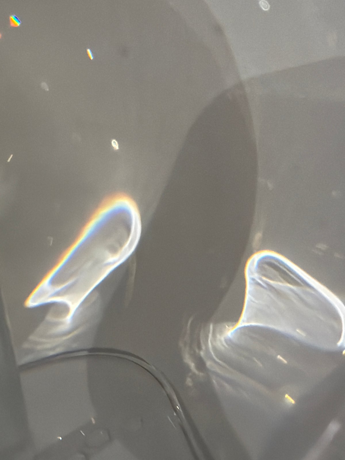 Berlin resident captures wine glass light refractions on surface