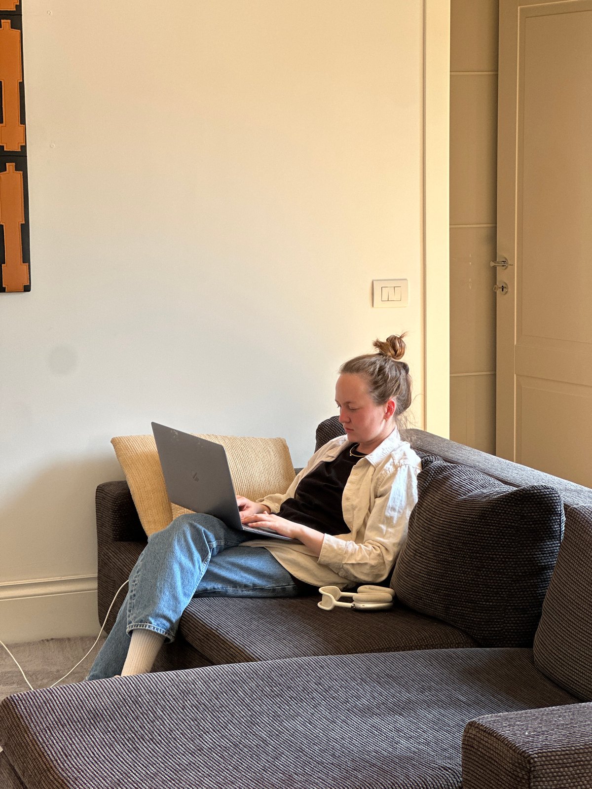 Ordinary indoor moments documented across Milan during midday hours
