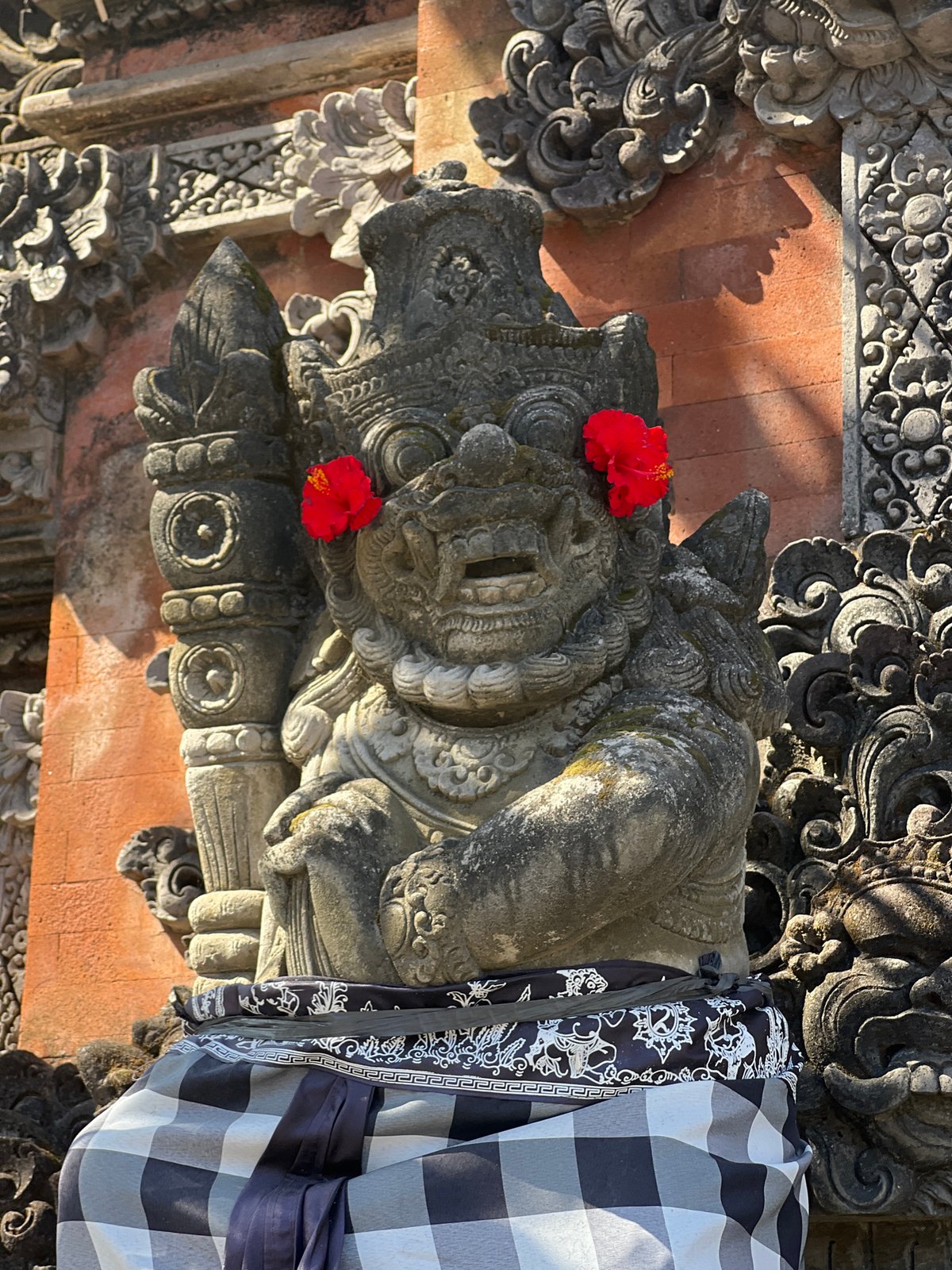 Balinese temple gates and guardian statues in Sukawati
