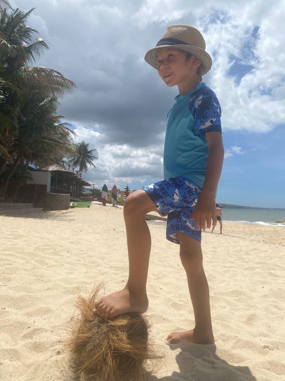 Beach morning in Mũi Né, coconuts and coastline
