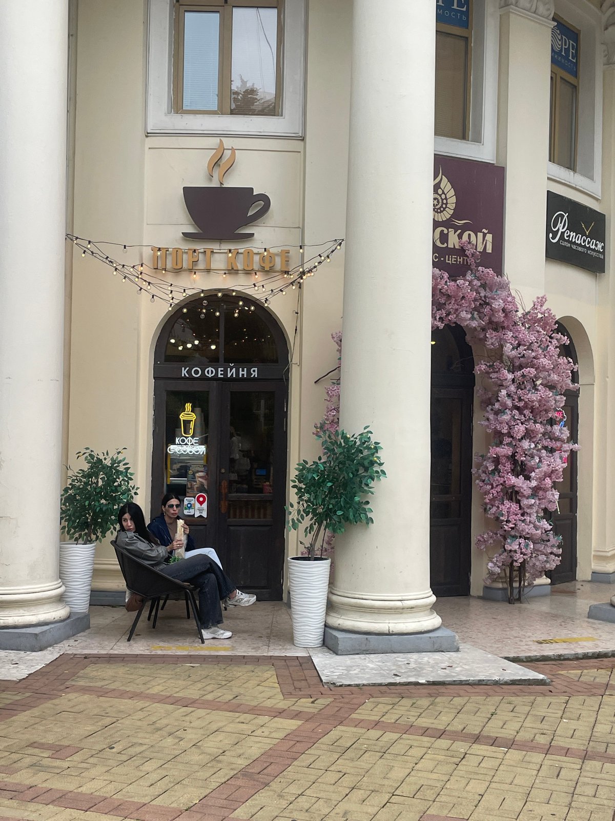Tourist documents morning tour of Sochi landmarks and attractions