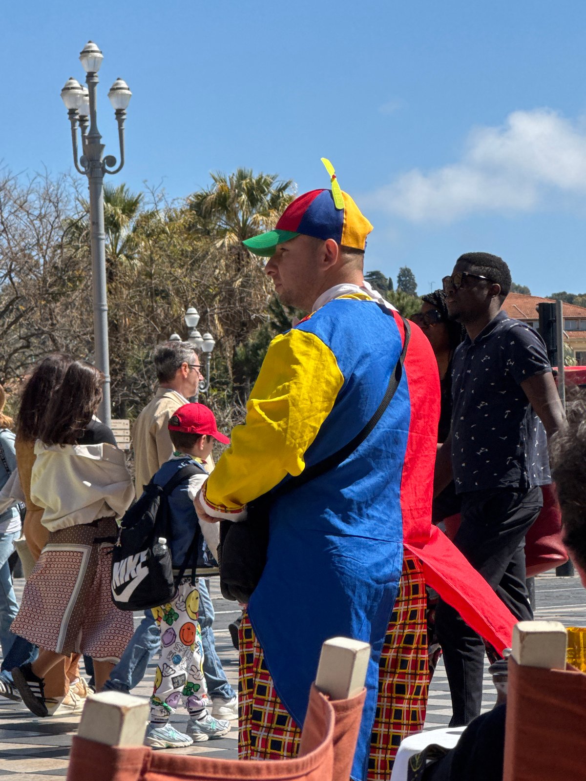 Street performer entertains diners in Nice, France