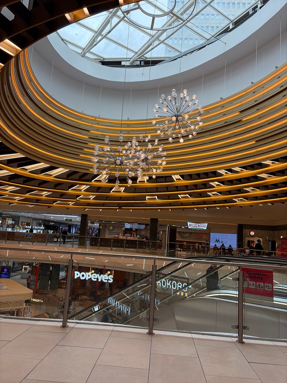 Shopping trip documented through Manchester mall and city streets