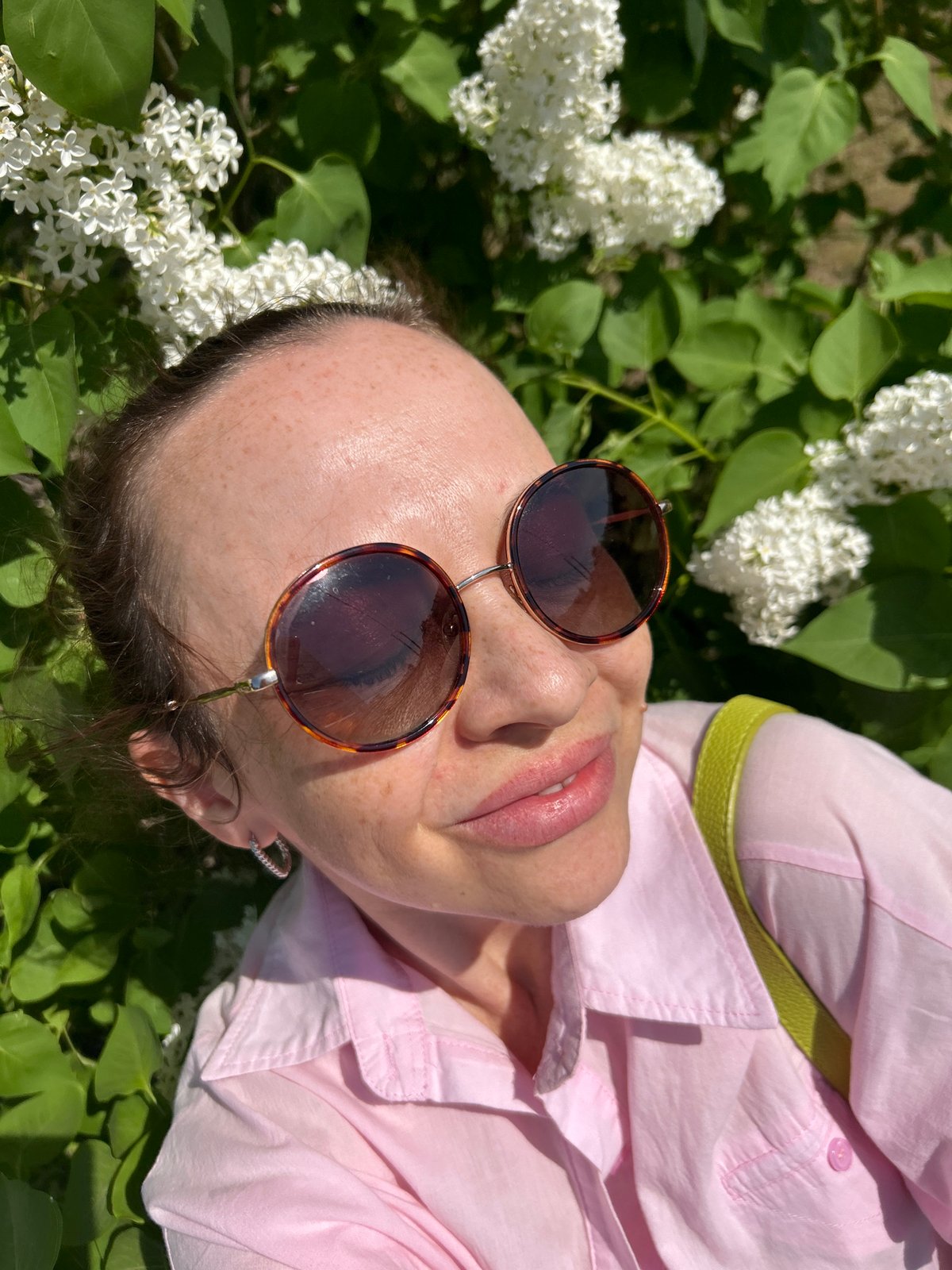 Spring lilac blooms and casual moments captured in Chaikovsky, Russia