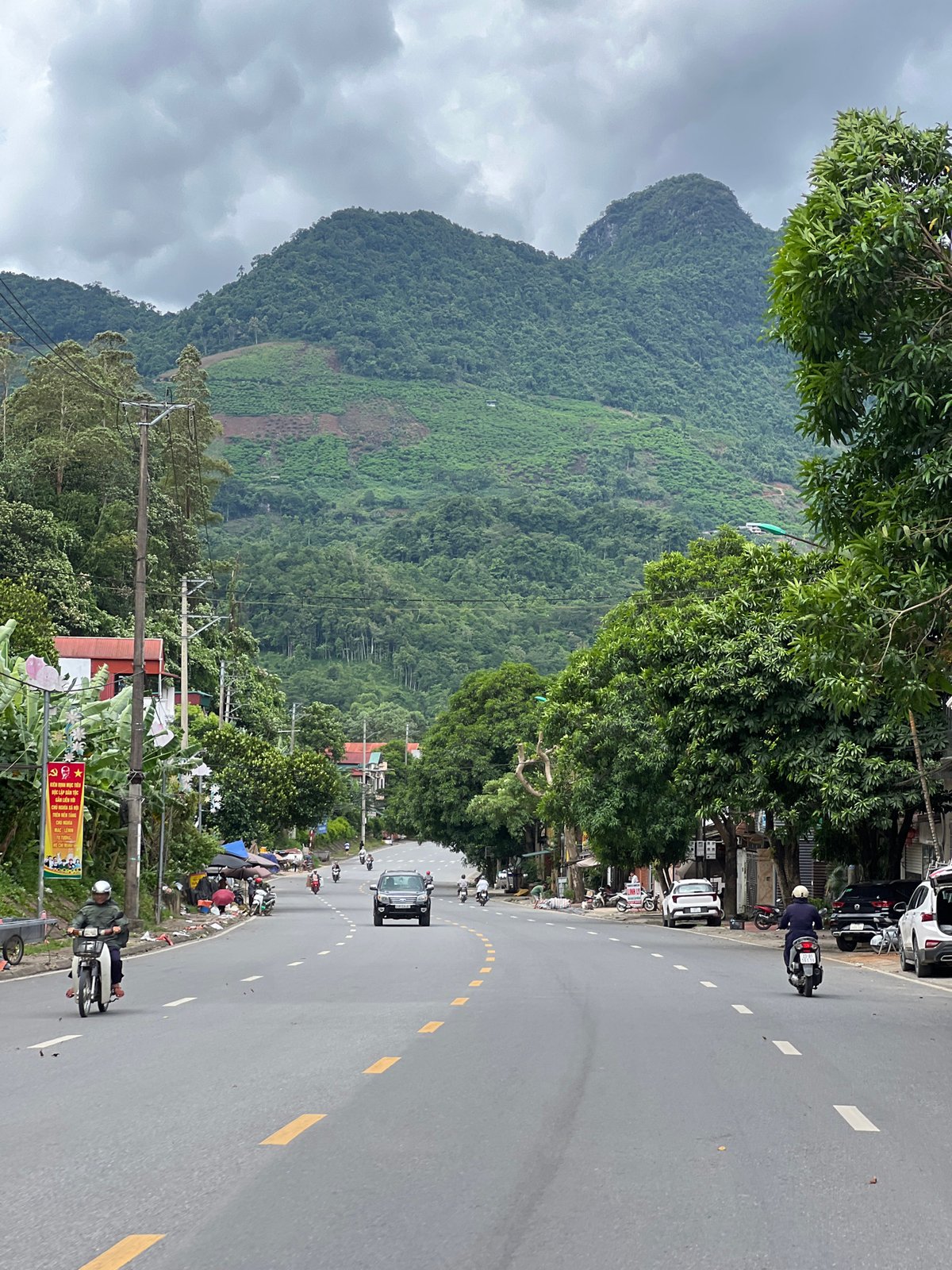 Four Points by Sheraton rises above Hà Giang's mountain valley streets