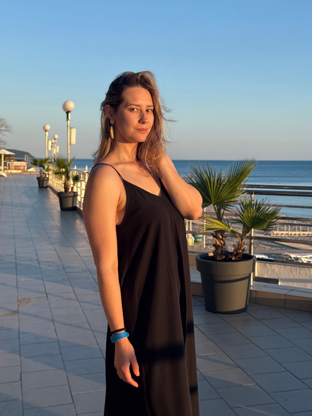 Golden hour portraits captured in Nebug, Russia resort area