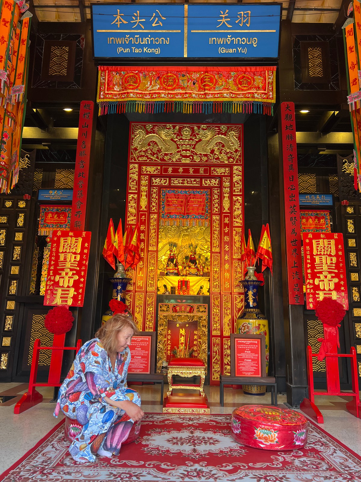 Morning temple visit documented in Baan Hua Thanon, Thailand