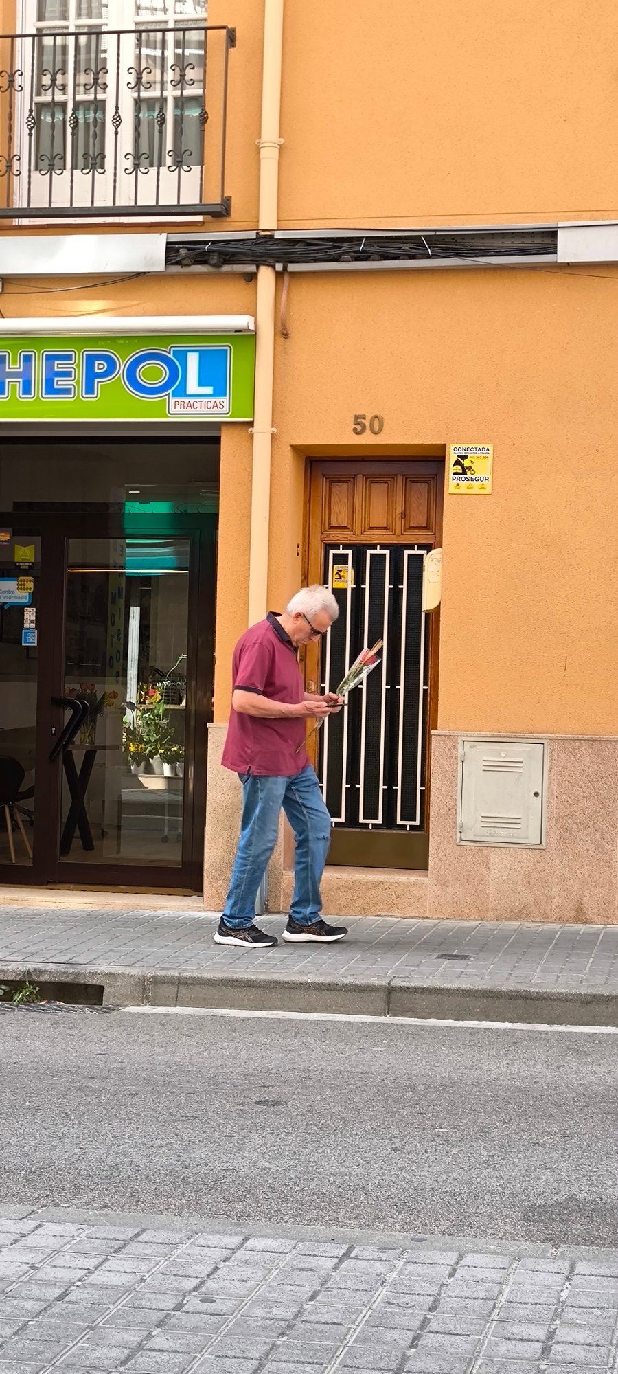 Morning scenes captured in Ripollet: roses, laundromat, street views