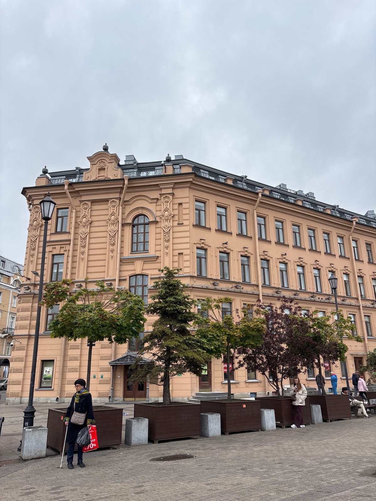 Overcast morning street scenes documented on Saint Petersburg's Nevsky Prospekt