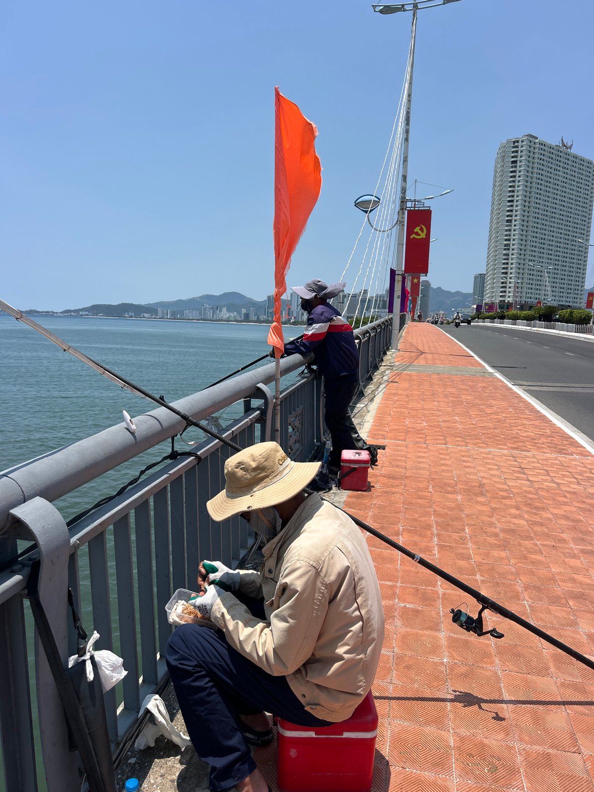 Morning scenes of fishing, work breaks captured in Nha Trang