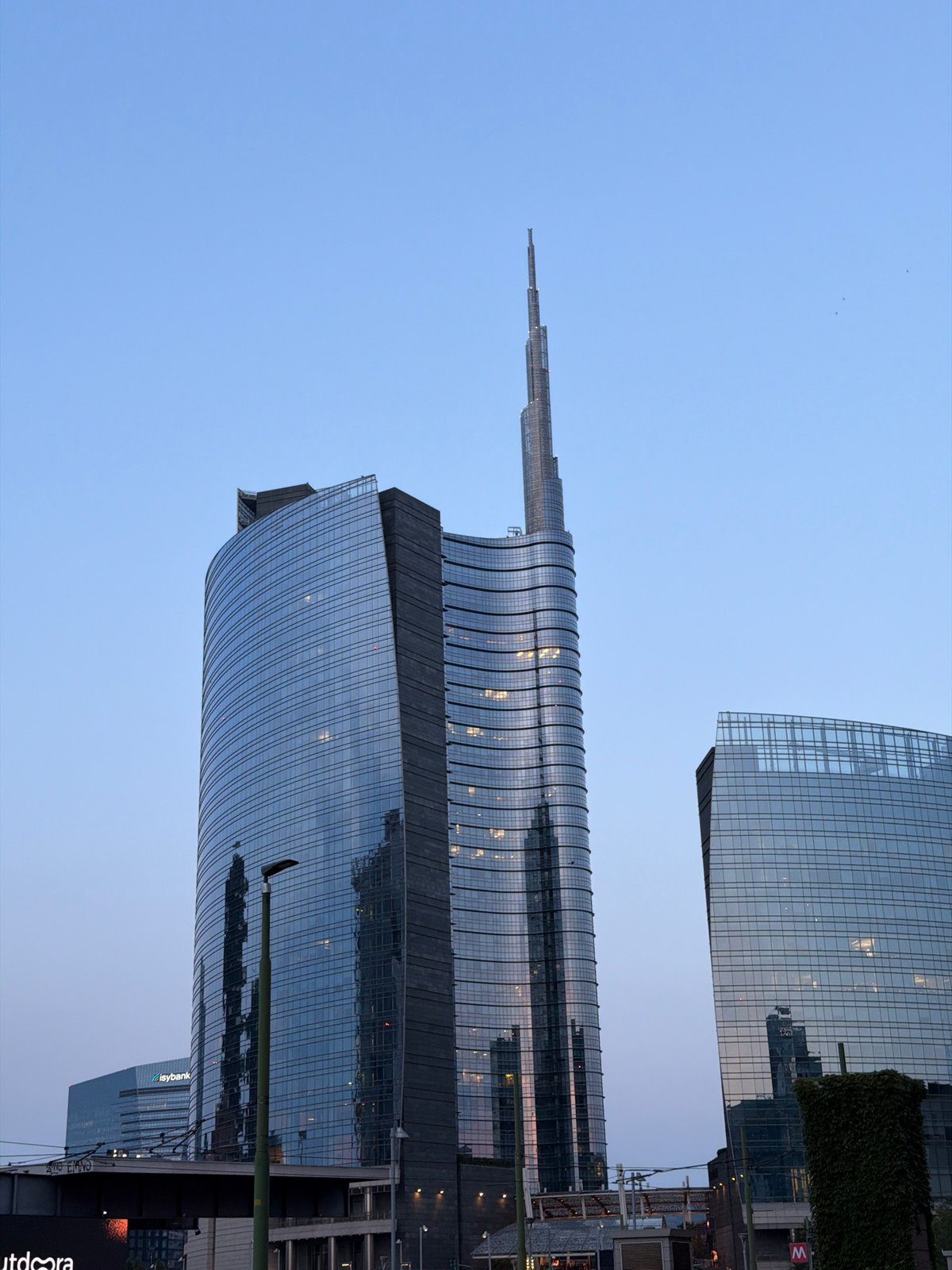 Milan's Porta Nuova district, architecture and street life