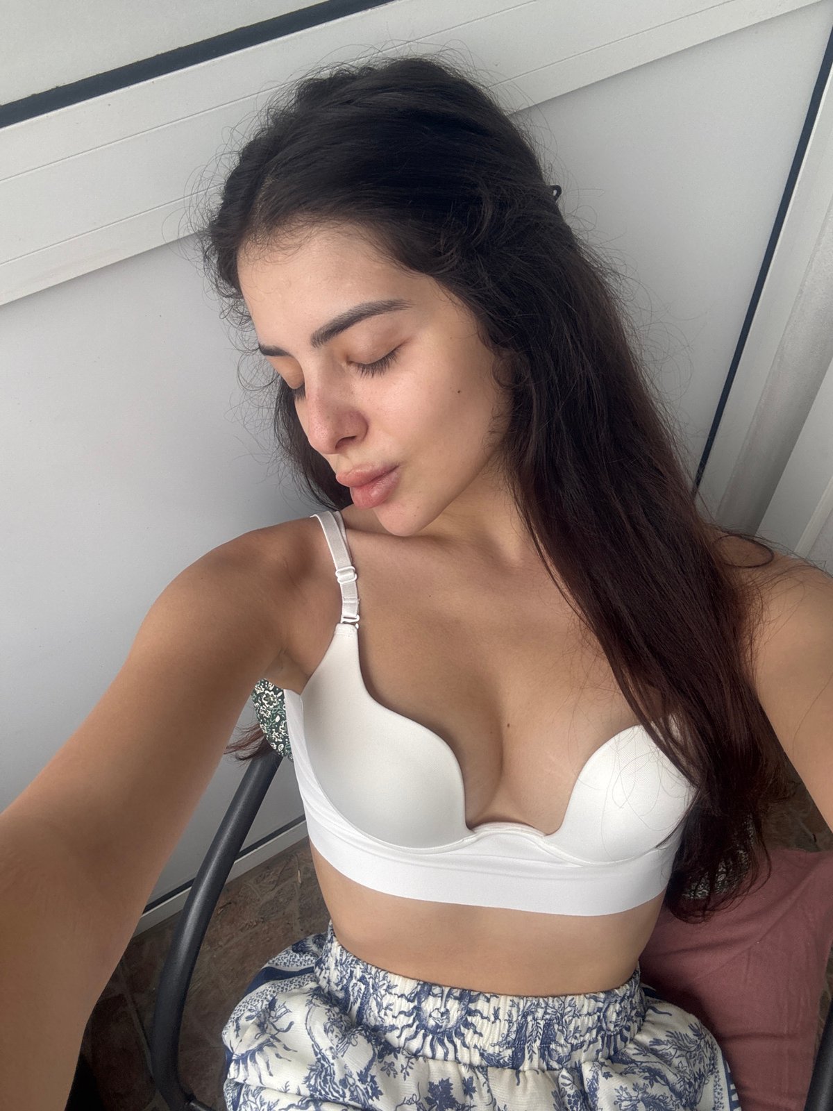 Woman documents morning routine in mirror selfies in Plovdiv