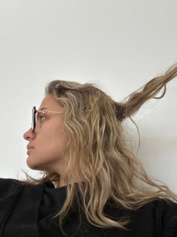 Woman documents morning selfie session at French residence