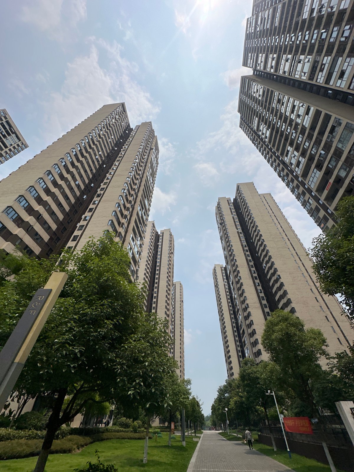 Morning urban life documented in Chongqing High-tech Zone