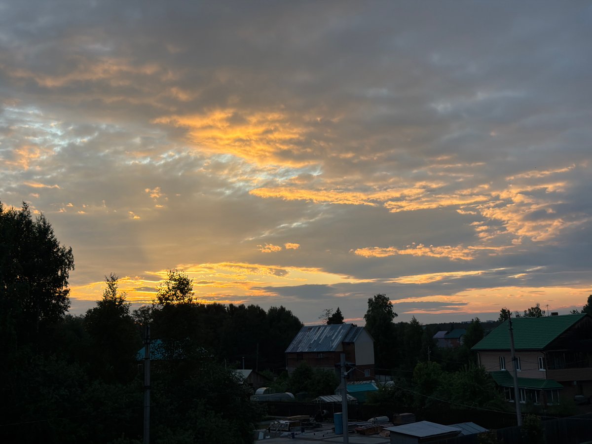 Quiet evening routine documented in Chaikovsky, Russia home
