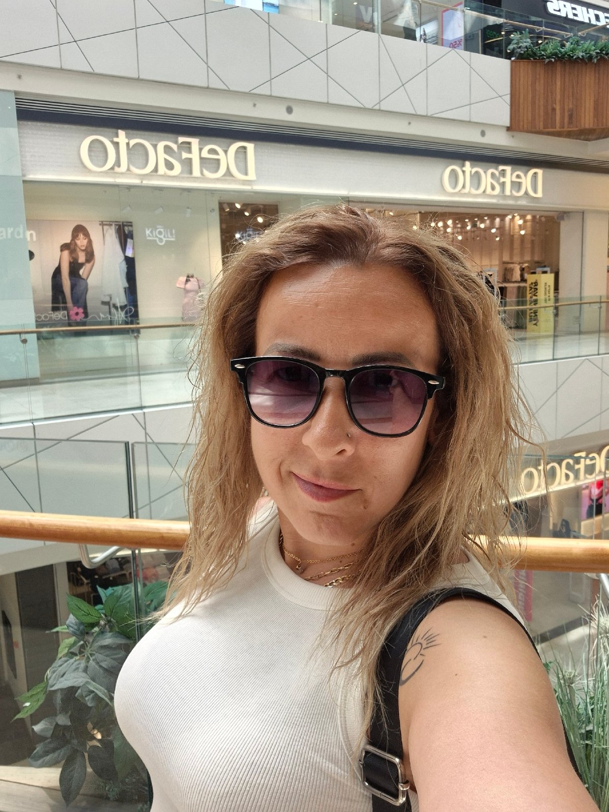 Morning out in a Turkish city: selfies, streets, and a tiny Fiat