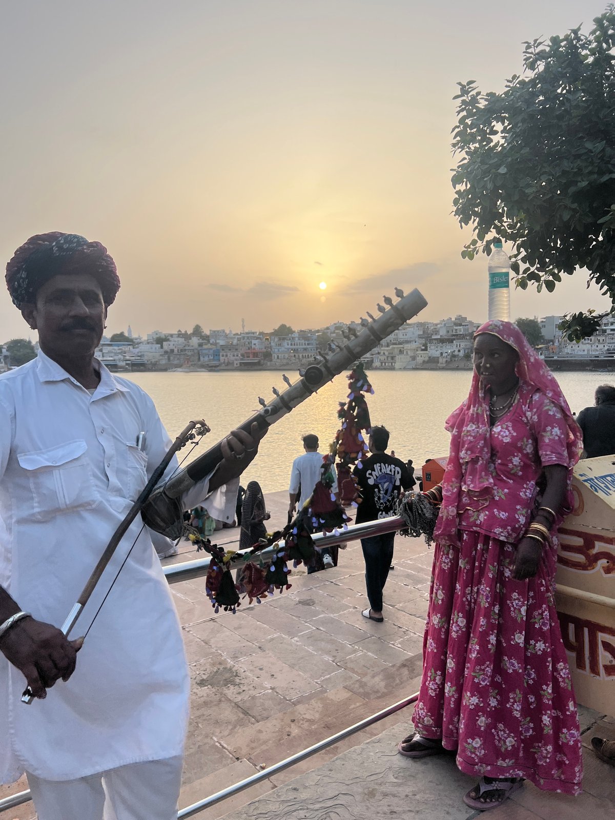 Afternoon life along the ghats of Pushkar Lake