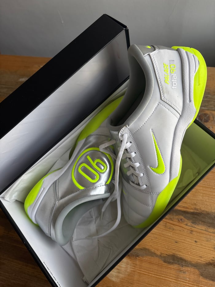 London witnesses document separate shoe unboxings within minutes
