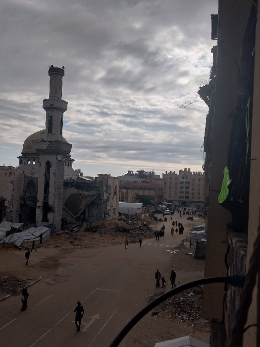 War damage and refugee camps documented in Khan Yunis