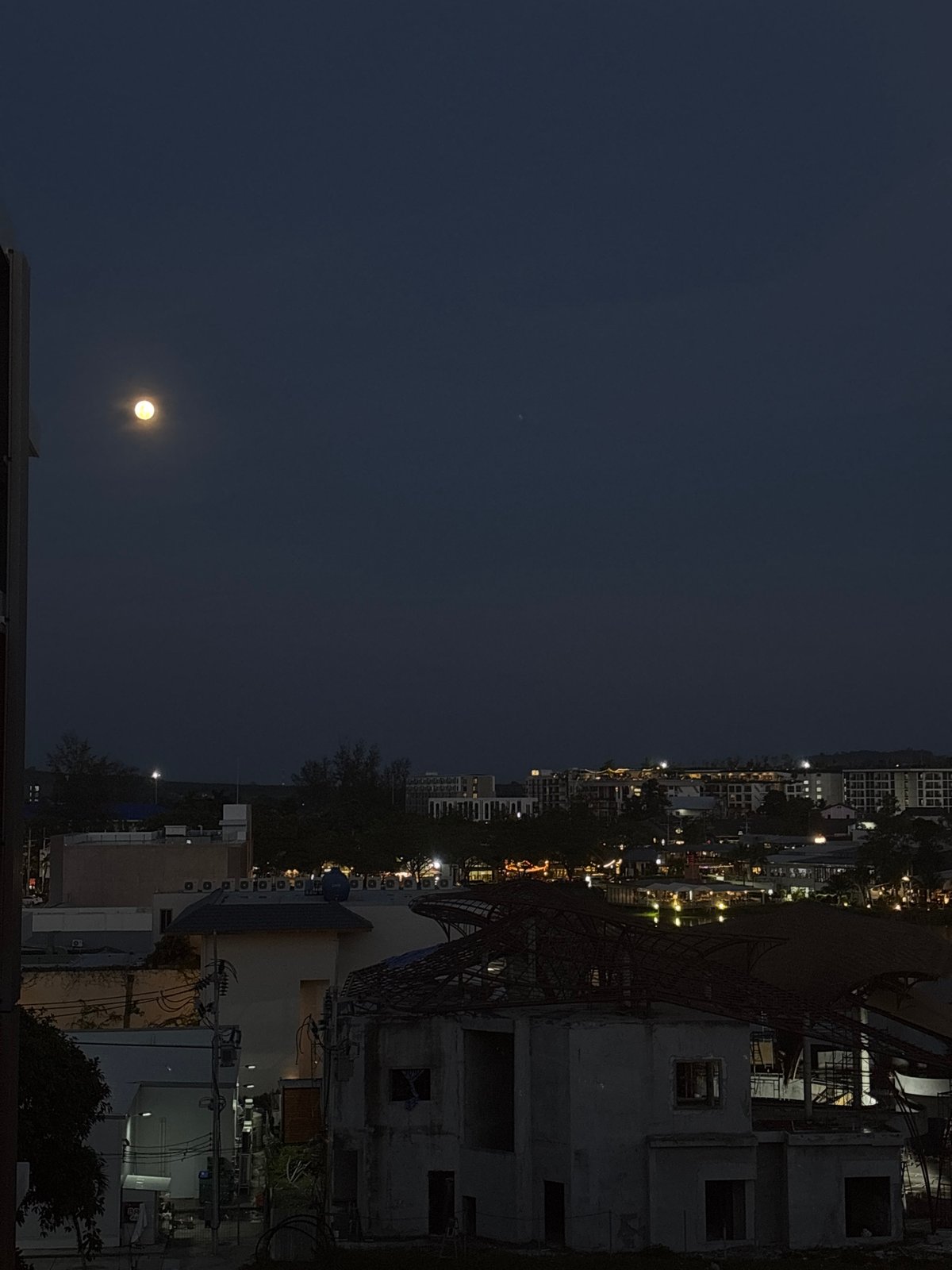 Scenic night and day views captured in Choeng Thale