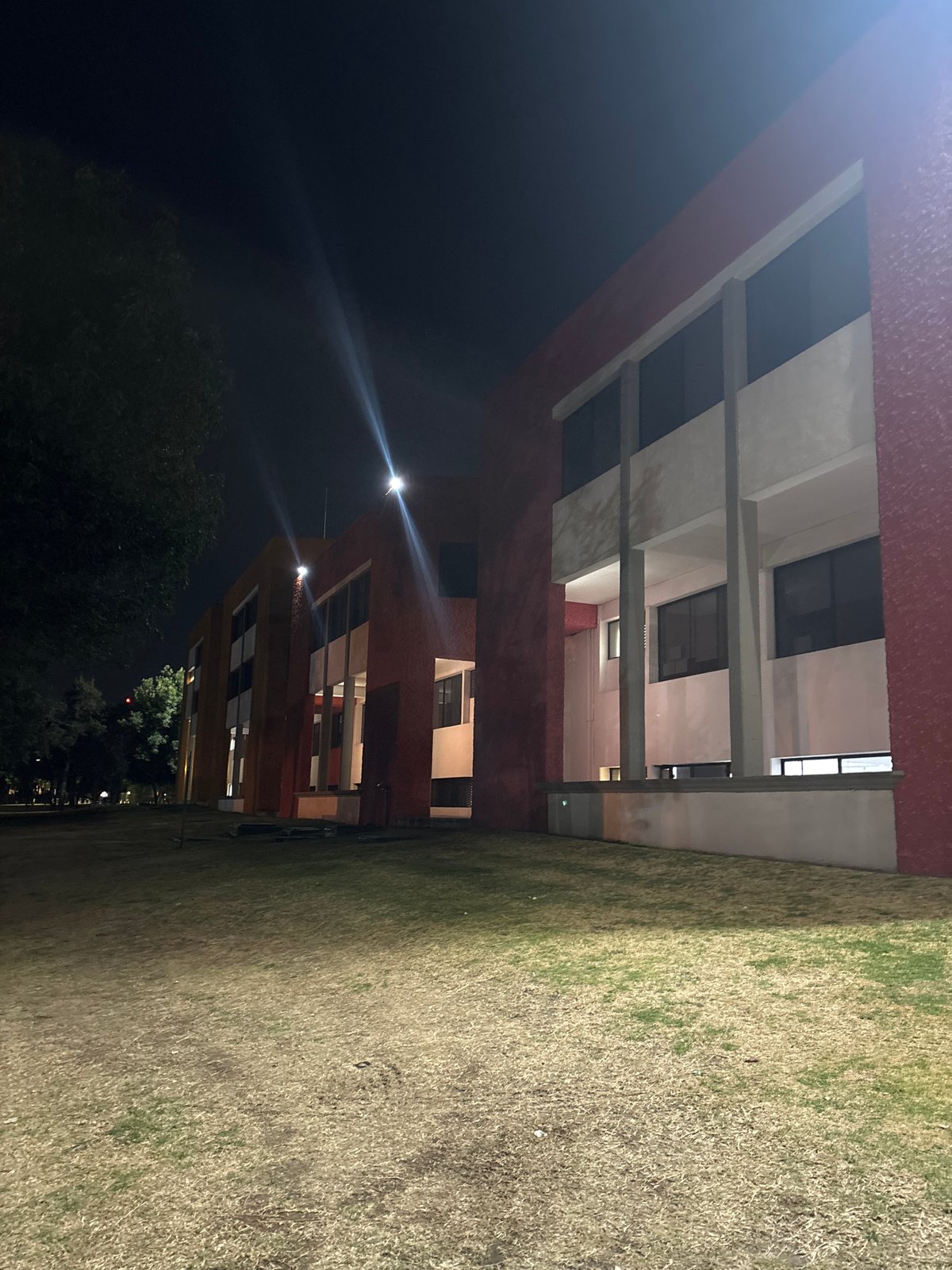 Nighttime documentation of modern building in San Andrés Cholula
