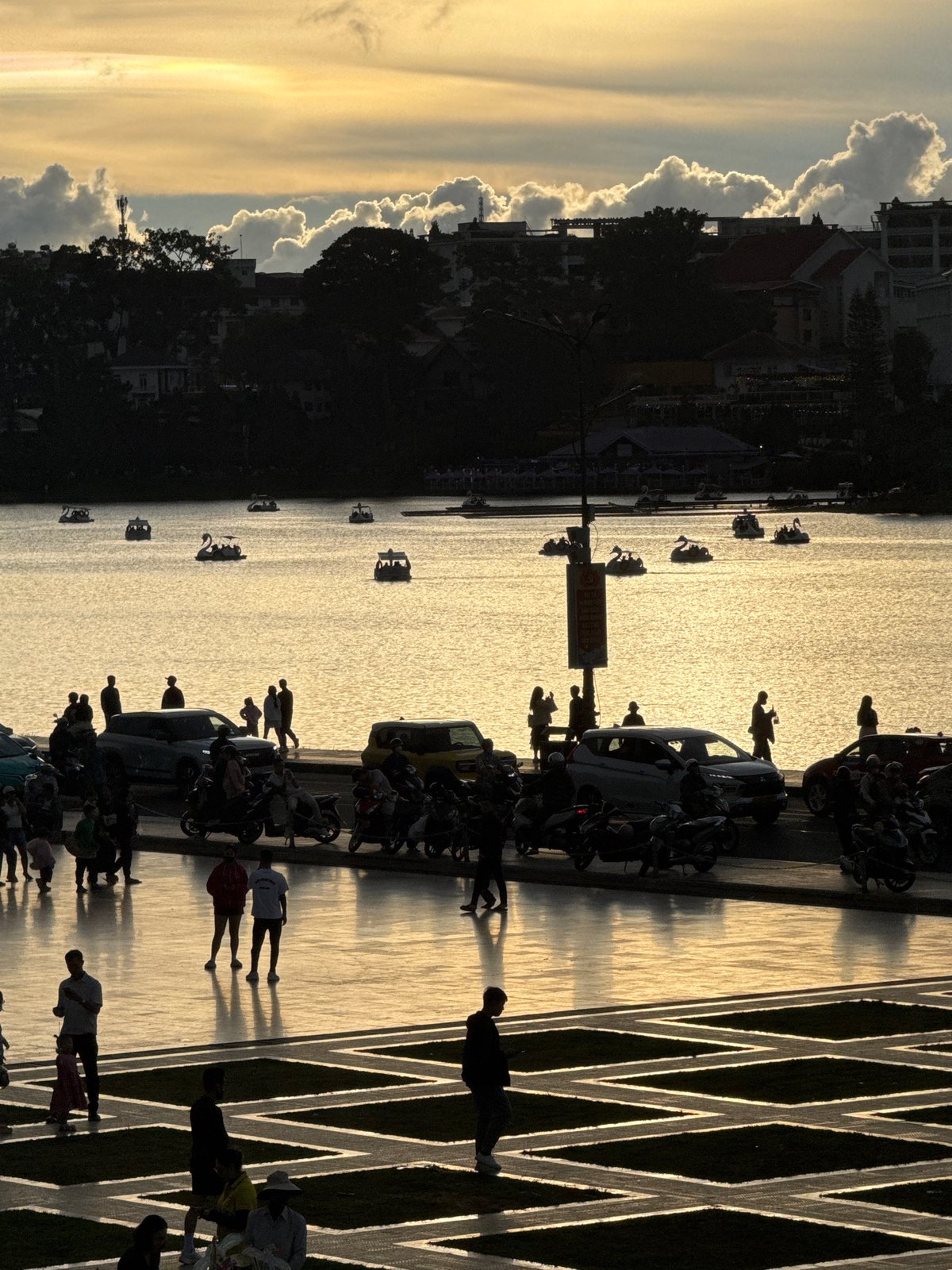 Busy morning around Xuan Huong Lake, Da Lat