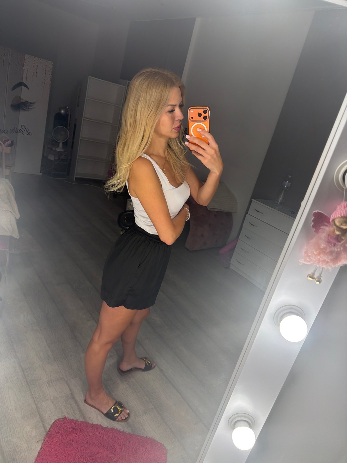 Mirror selfie session in a Kyiv dressing room