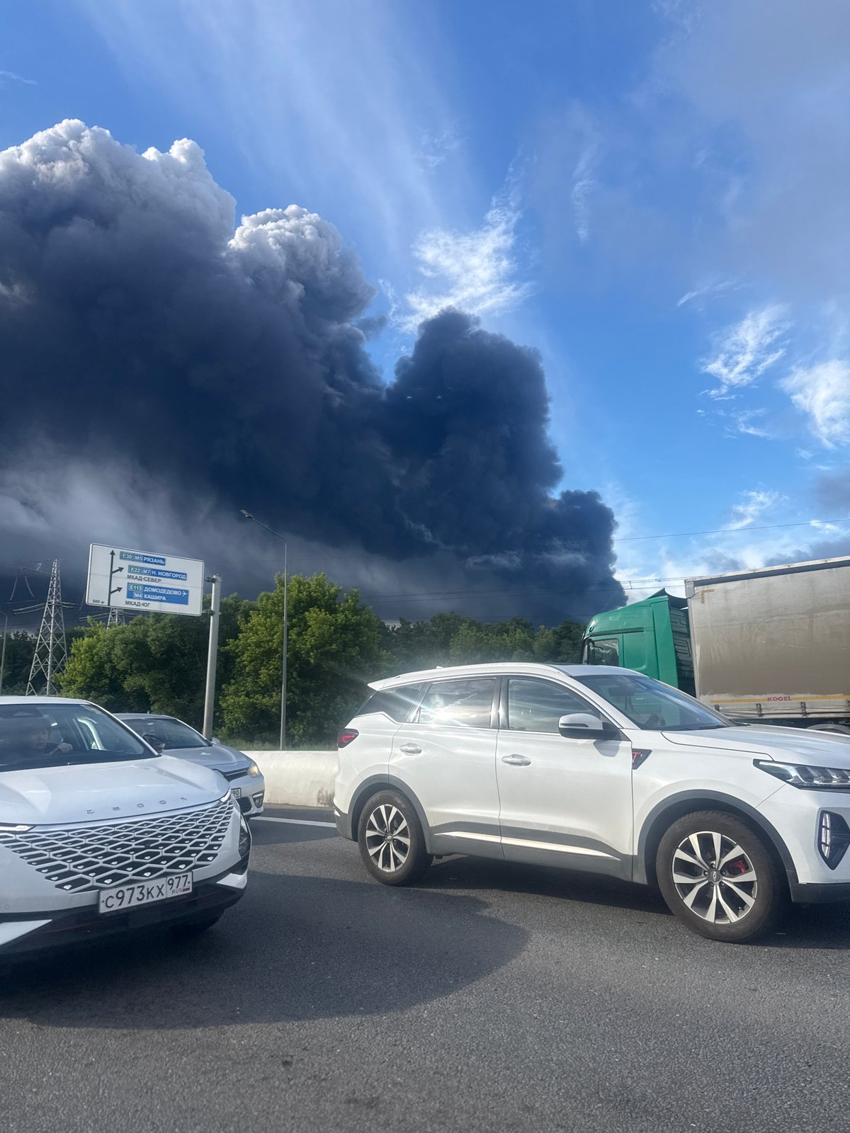 Heavy smoke column rises over Moscow outskirts
