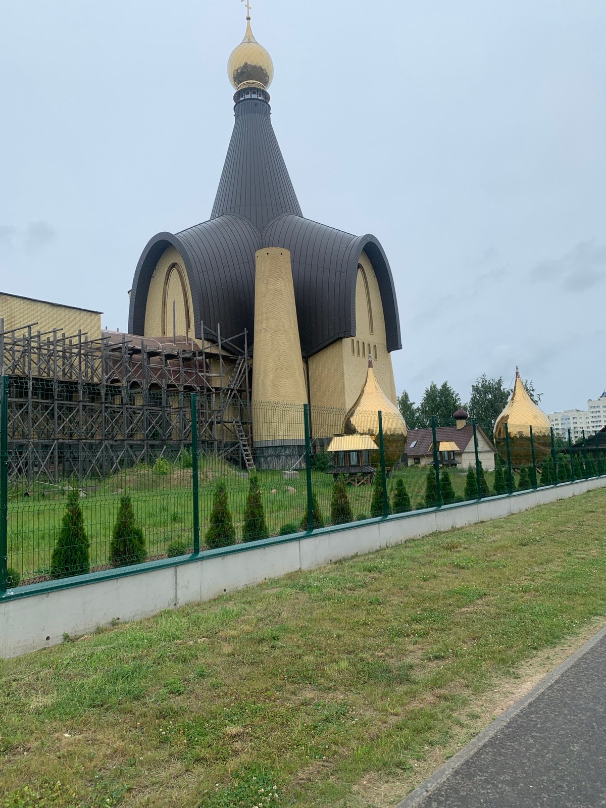 Morning walk through Hrodna captures church construction, parks, city life