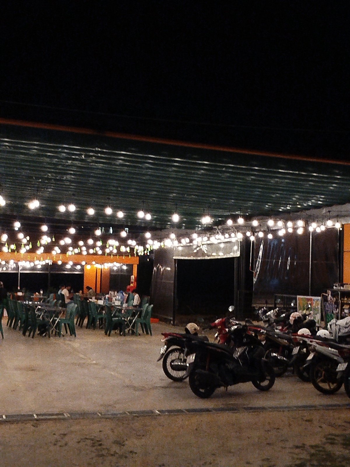 Evening scenes documented across Da Lat, Vietnam neighborhoods