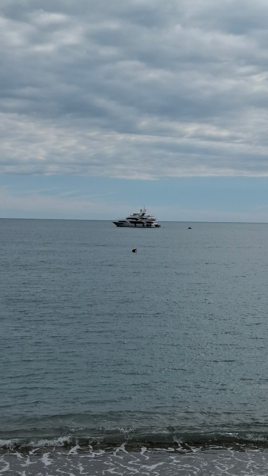 Afternoon leisure scenes documented in Boreti, Montenegro coastal area