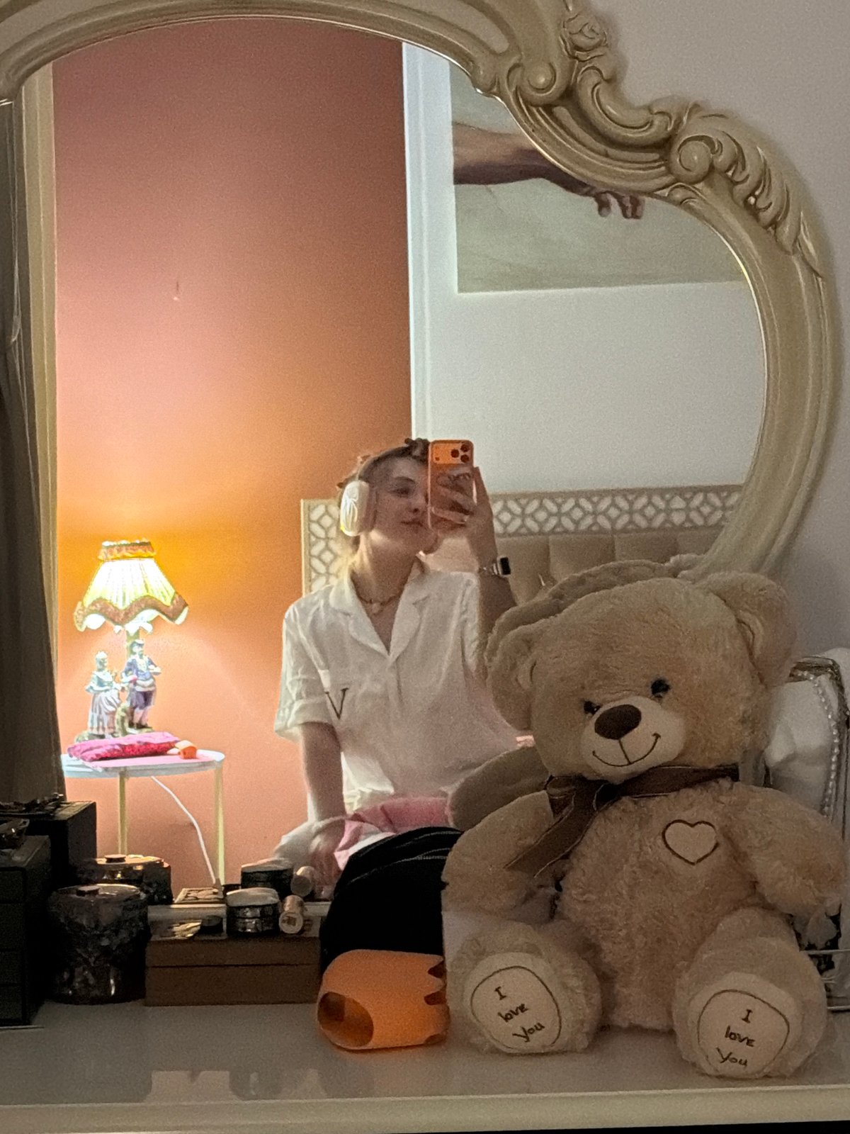 Woman captures bedroom selfies in Большая Шильна, Russia