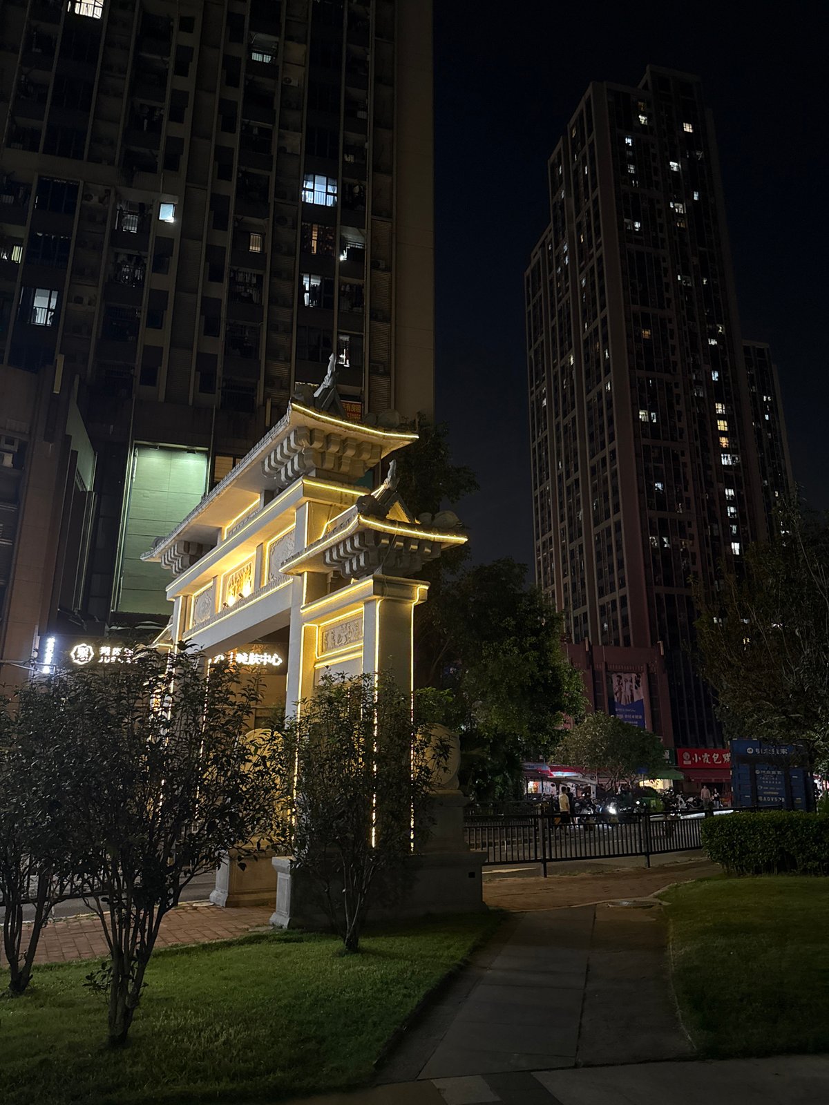 Nighttime urban documentation captures Haizhu District street scenes