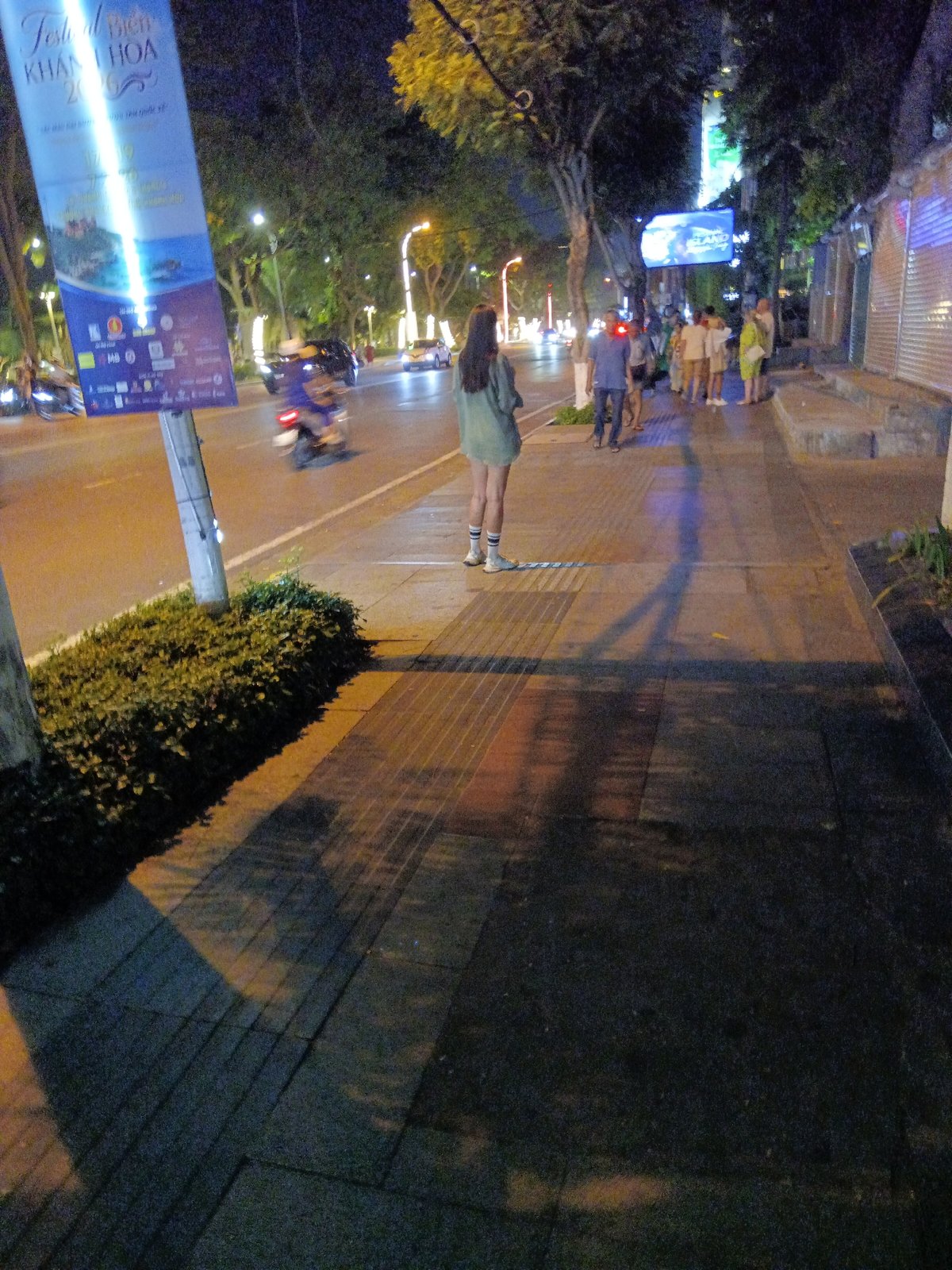 Nha Trang promenade buzzing on a festival night