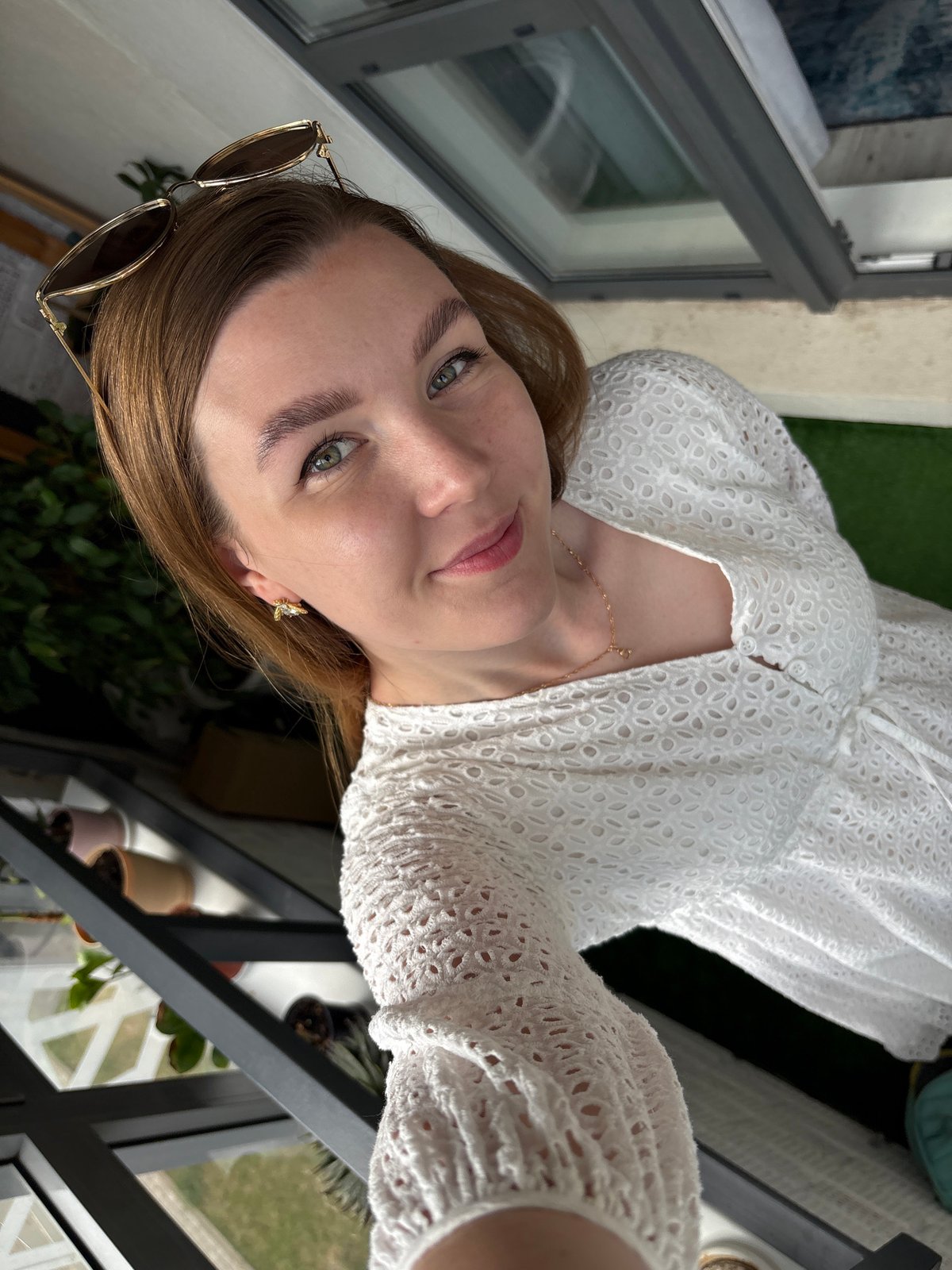 Getting-ready photos, a grey cat, and sandals in Izhevsk