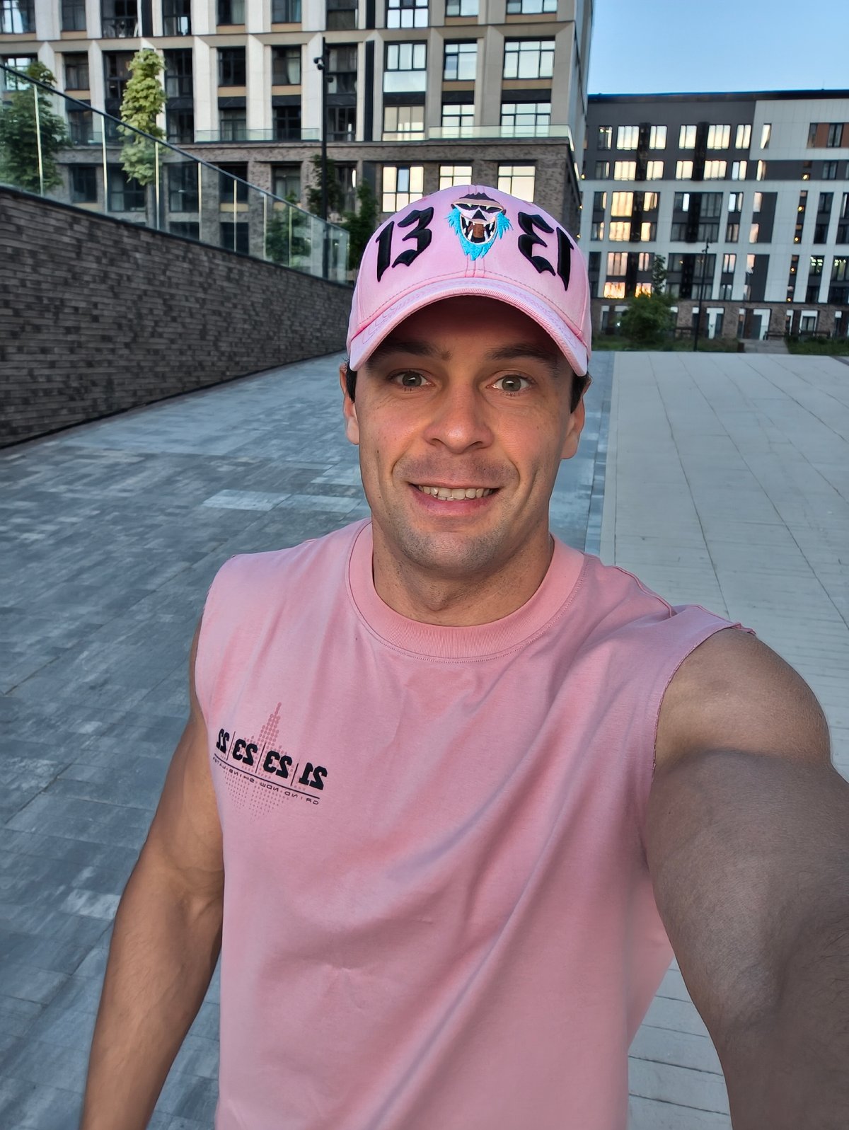 Evening stroll documented along Moscow's developing waterfront district