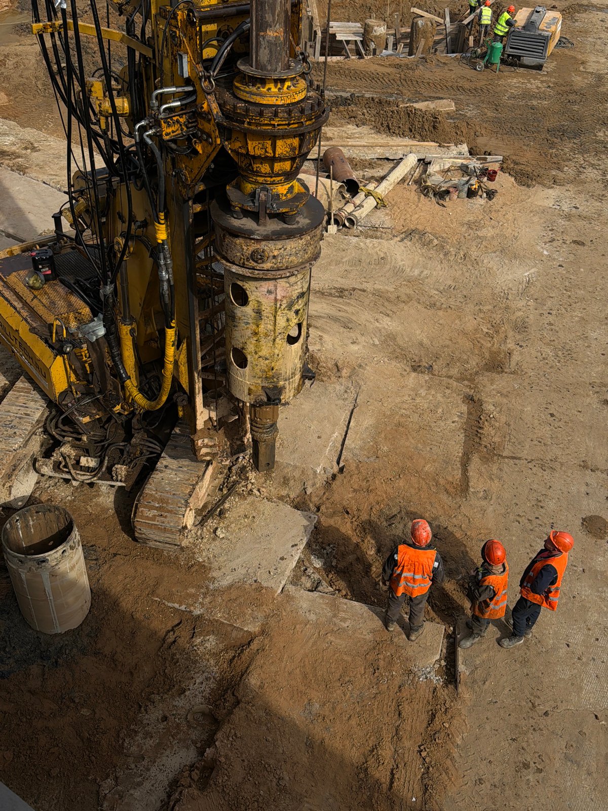 Morning scenes in Moscow: construction work and dog walking