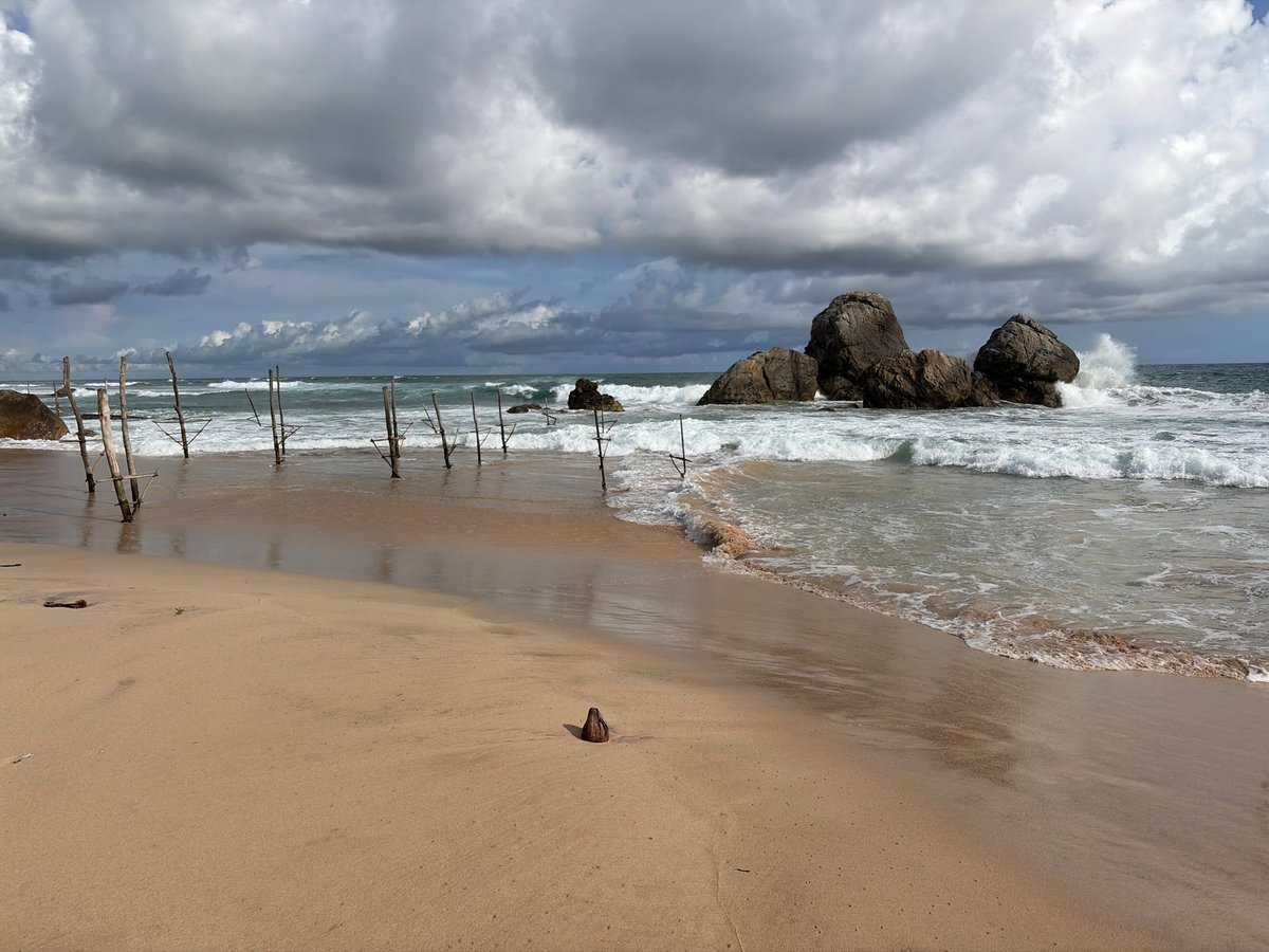 Cloudy beach day captured in Habaraduwa, Sri Lanka