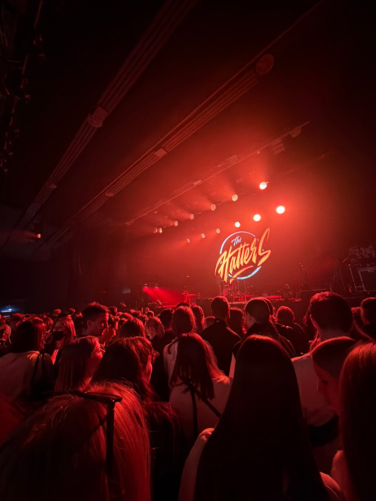 Concert and street life documented across Minsk during rainy afternoon