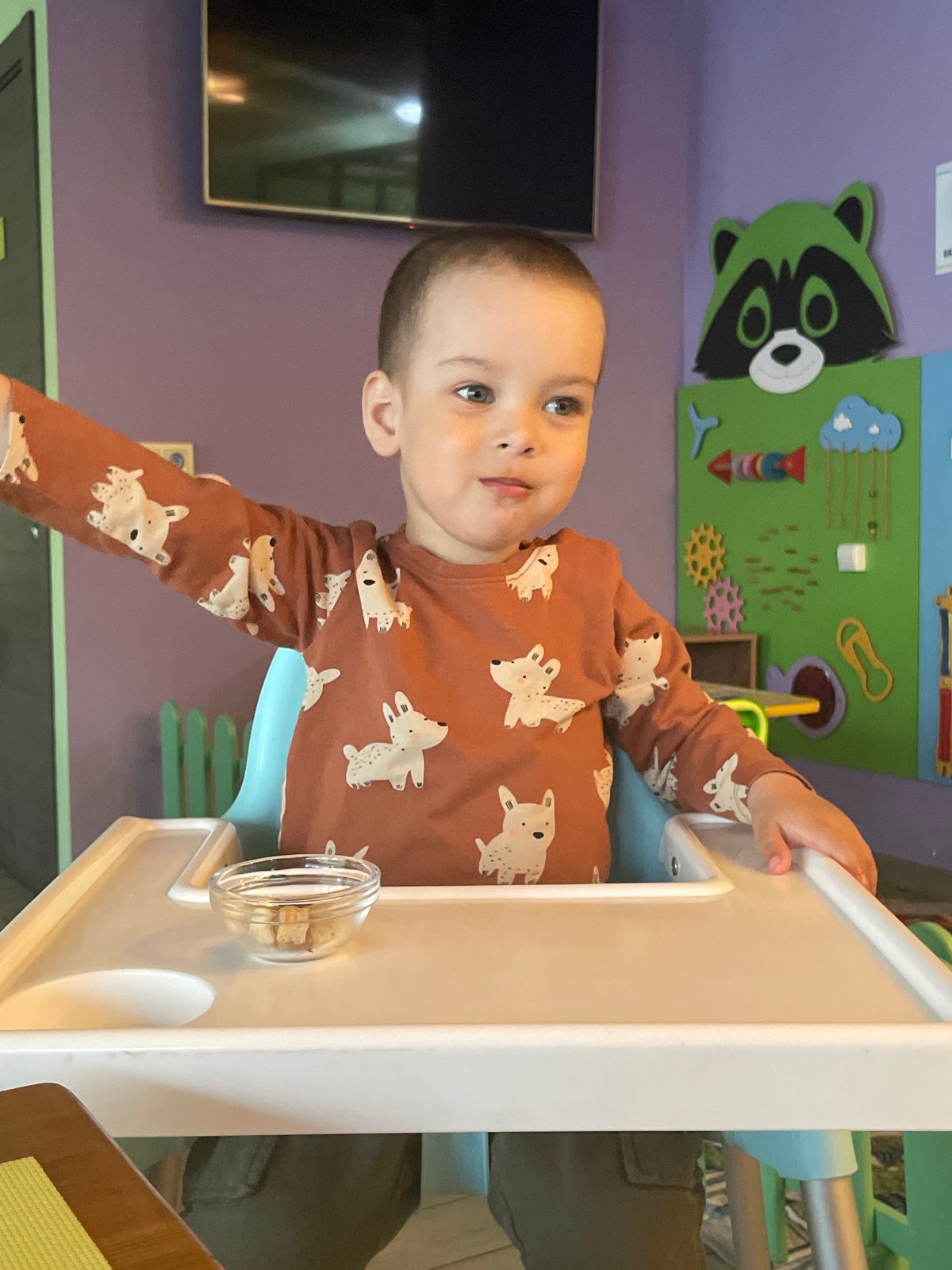 Domestic moments captured in Izhevsk home during afternoon