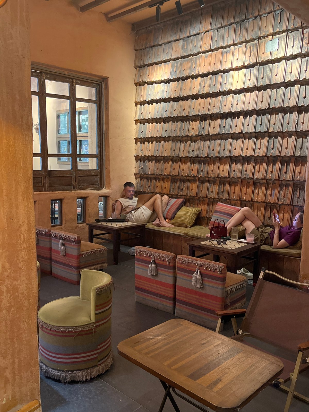 Photo session at Mediterranean-style cafe in Đà Nẵng, Vietnam