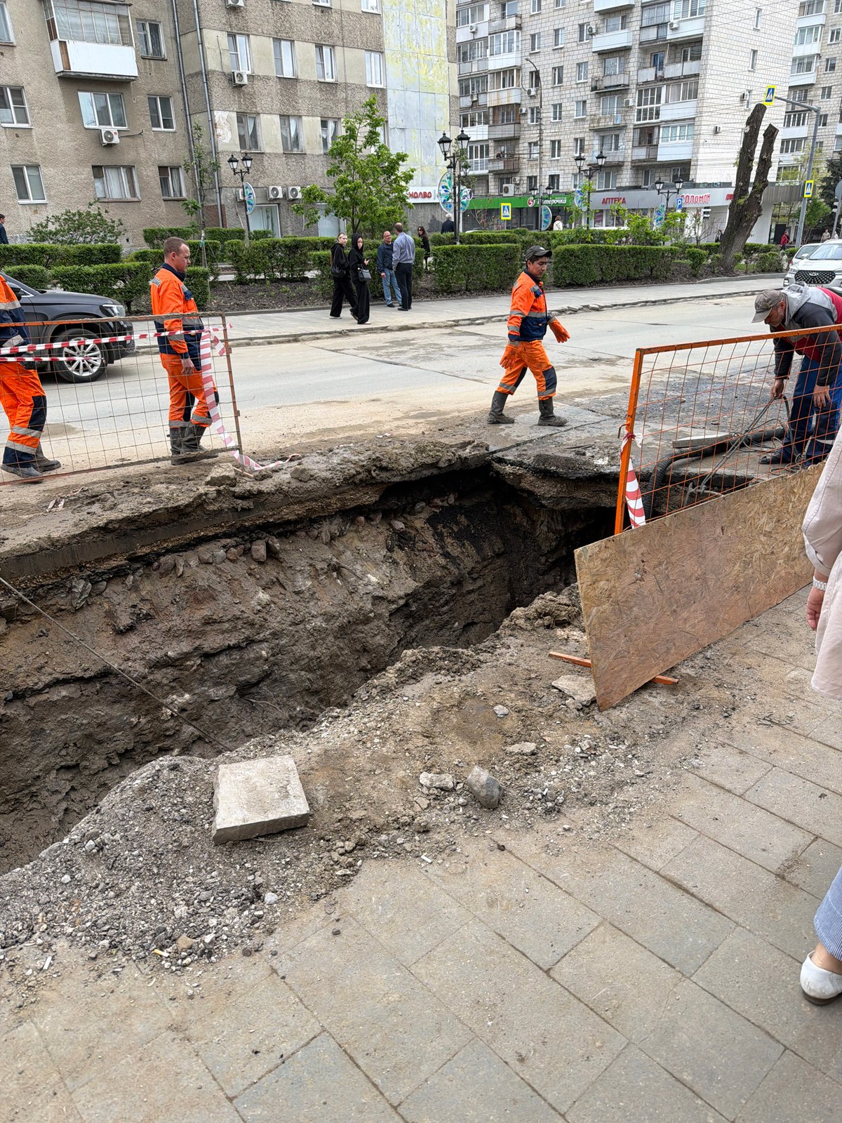 Street scenes documented on Chernyshevskogo Street, Saratov, Russia