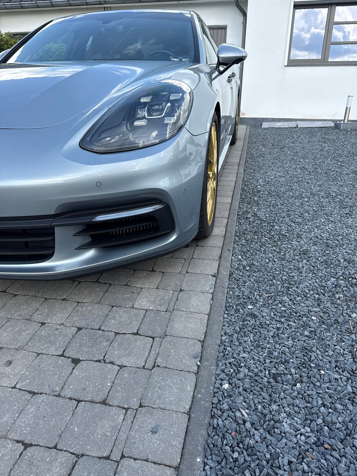 Silver Porsche and backyard hot tub spotted in Belgian town