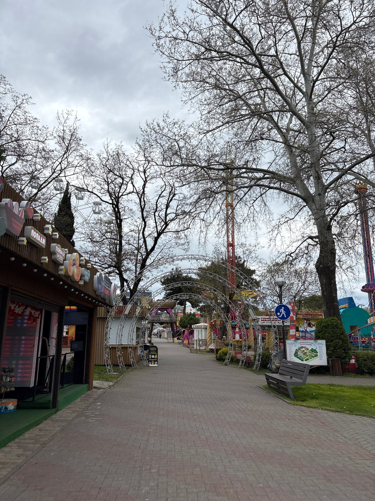 Spring scenes documented in Gelendzhik amusement park area