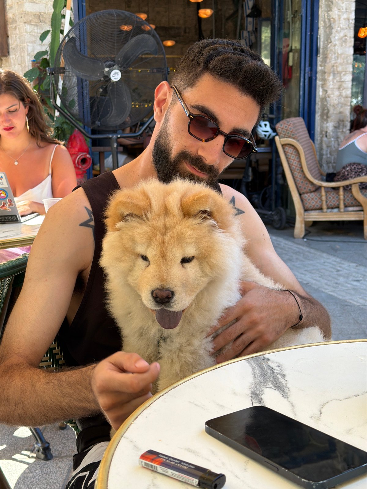 Man shares tender moment with Chow Chow at Tel-Aviv cafe