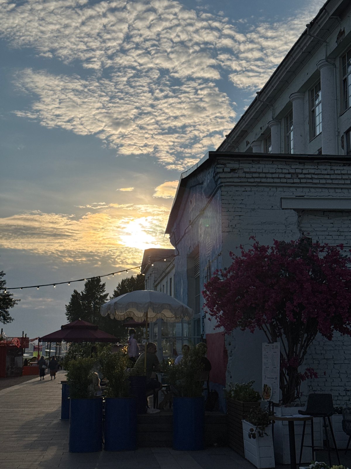 Evening scenes captured at Saint Petersburg cafe and street