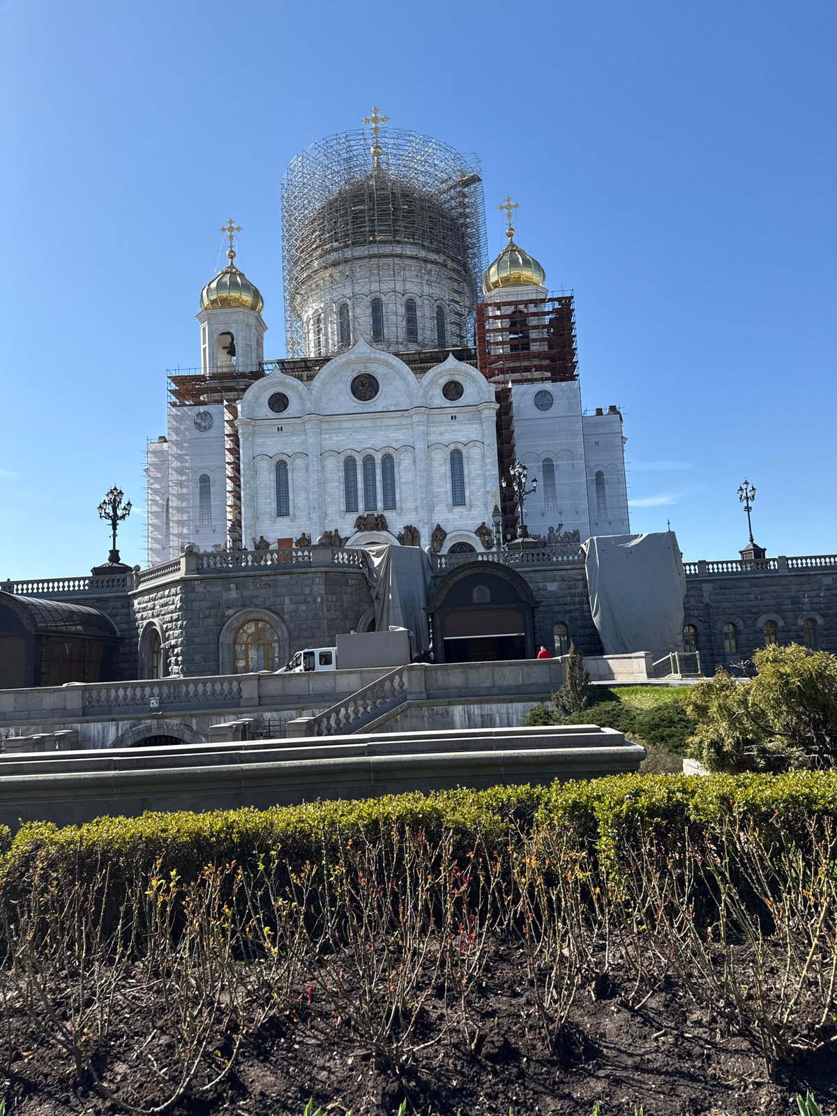 Moscow cathedral renovation observed on clear spring day