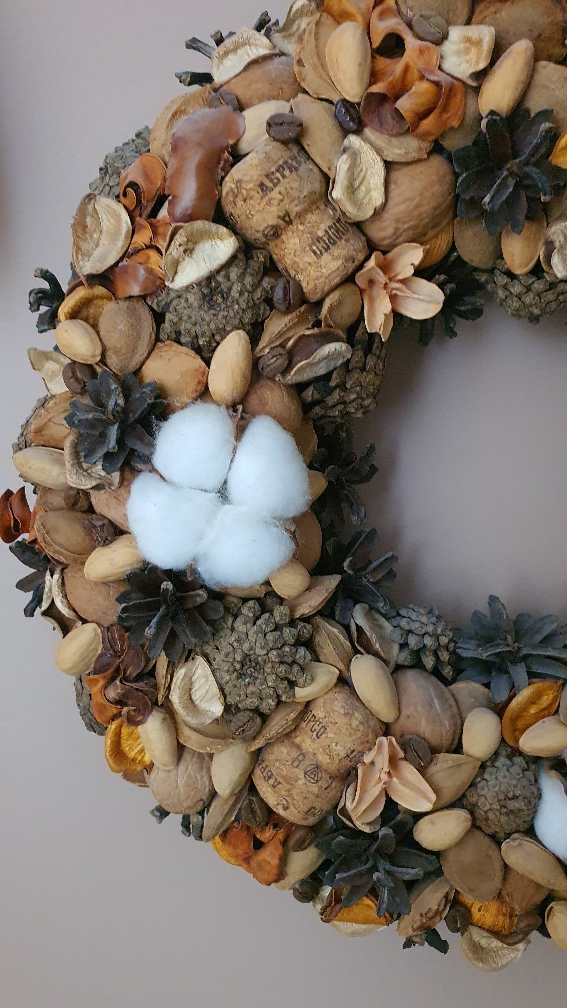 Cats and crafts: a cozy Krasnoyarsk home in close-up