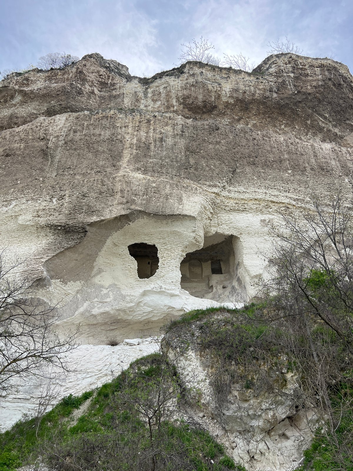 Cave formation with multiple openings documented in Nikopol, Bulgaria
